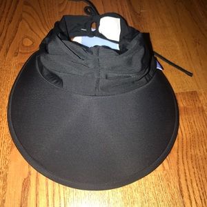 Wallaroo visor hat new with tags